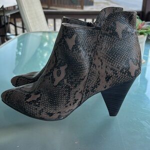 Seven Dials Womens Calzada Pointed Toe Ankle Boots Faux Snakeskin Women’s‎ Sz 10